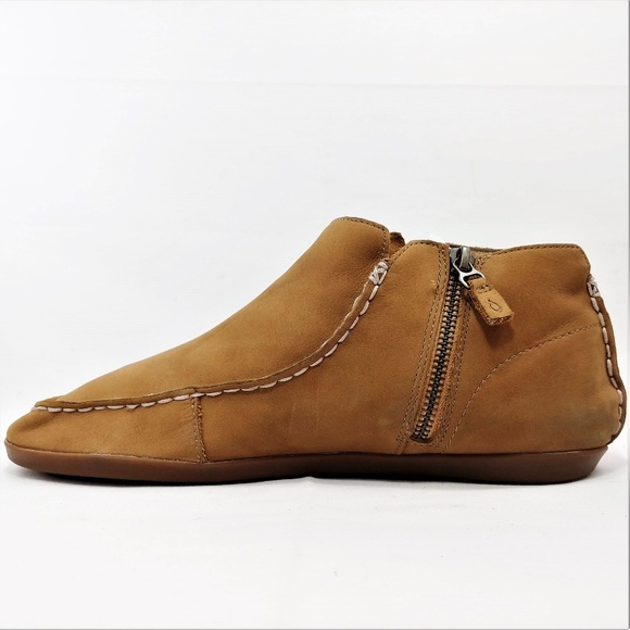 OluKai Shoes - Olukai Waxed Nubuck Zip Up Wallabee Sz Sz 39 US 9